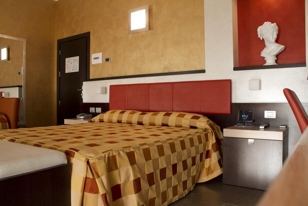 Hotel Dei Nani Iesi Room photo